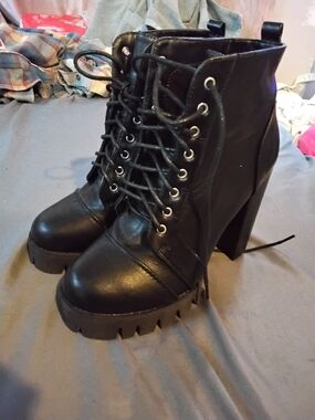 Source Unknown Black Lace-Up Platform Heeled Ankle Boots